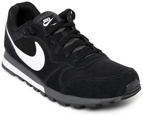 nike md runner 2 black and white.